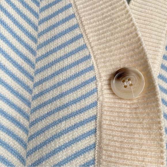 Cream and Blue Herringbone Pattern Knitted Cardigan - Picture 3 of 5